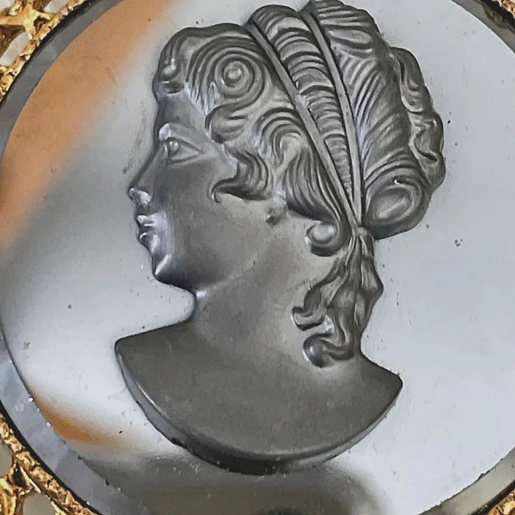 VICTORIAN STYLE VINTAGE BLACK MIRROR GLASS CAMEO BROOCH GOLD TONE FRAME - Picture 3 of 5